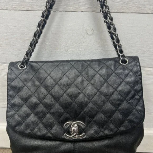 Chanel Lambskin Quilted Large Trianon Messenger Flap black - Picture 2 of 16